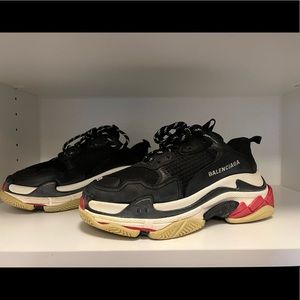😱😱😱SALE! 😱😱😱AUTHENTIC BALENCIAGA Triple S Sneakers
